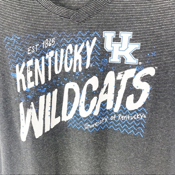 Creative Apparel University of Kentucky Wildcats Graphic V Neck Top - Picture 3 of 6